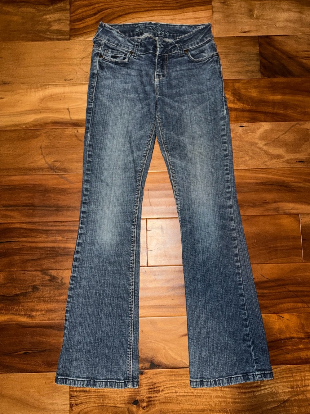 Delia’s Bailey  flare jeans
Size 0s